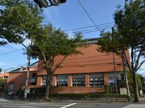 烏山中学校温水プール・クライミングウォール
