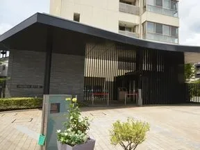 メインゲート・車寄せ