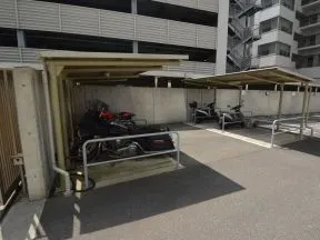 敷地内バイク置き場