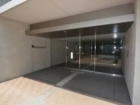B棟エントランス