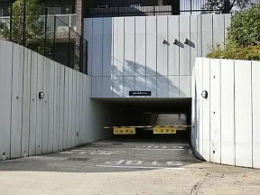華の邸駐車場