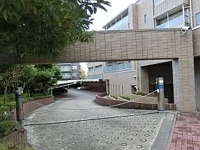 輝の邸駐車場