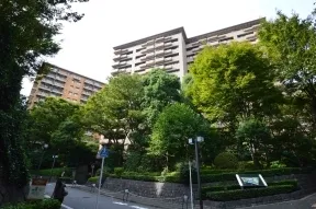 メイン通りから望むセンターヒルＧ棟