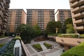 サンクガーデンから望むウエストヒルＩＪ<br>Ｋ棟