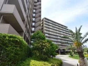 東側からの外観