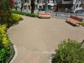 東側遊歩道