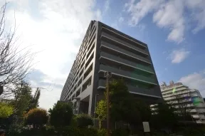 南東からみた外観