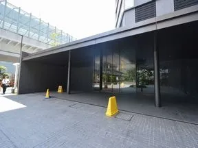 コーチエントランス