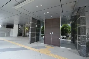 正面エントランス
