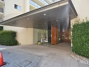 メインエントランス前の車寄せ