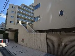 北側メインエントランス側から見た外観