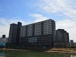 北から見た外観