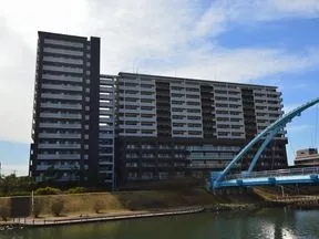 北東から見た外観