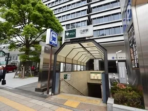 三田駅A6出口を出ます
