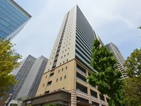 西側より見上げる