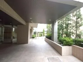 エントランス前