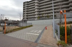 駐車場入り口のスロープ