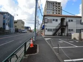 井ノ頭通りを高井戸駅方面に進んでいき<br>ます。