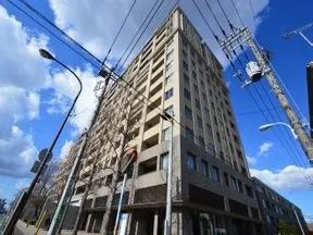 右手にライオンズ浜田山セントマークス<br>が見えます。