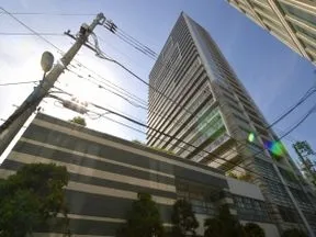 東側からの外観