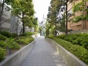東側プロムナード