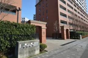 西側の敷地入口