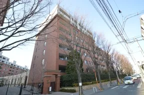 東側からの外観