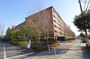 北西側からの外観
