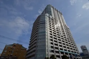 北西からみた外観