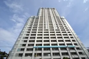 西からみた外観