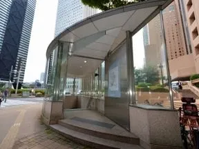 都庁前駅Ｅ4番出口をでます。