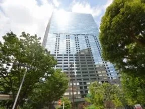 右手にセントラルパークタワー・ラ・ト<br>ゥール新宿が見えます。