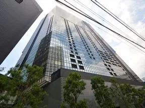 西側からの外観