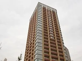 ペデステリアンウェイから見た外観