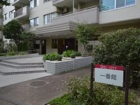 一番館エントランス