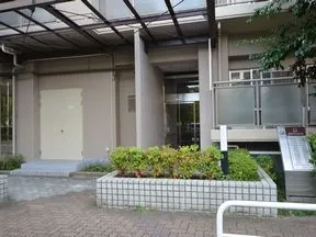 六番館エントランス