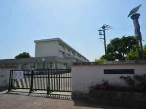 鶴嶺中学校