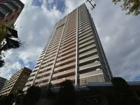 南東からの外観