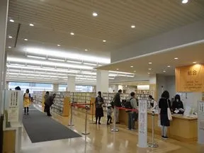 川口市立中央図書館