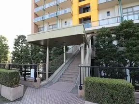 北側エントランス