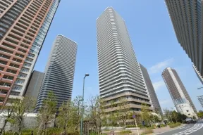 敷地南東からリエトコート武蔵小杉を望む