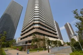 イーストタワー駐車場入口付近
