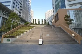グランモール公園からのアプローチ