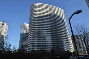 西側から望むＲ棟
