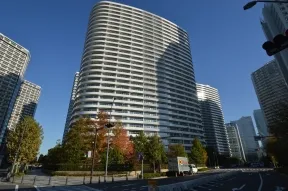 西から望むＬ棟