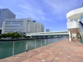２階テラスから横浜駅方面