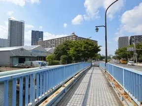 橋を渡ります