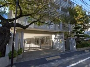 西新宿中学校