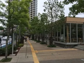 小関橋を渡り、そのまま直進すれば到着<br>です。