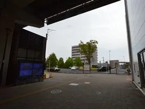 東口方面へ出ます